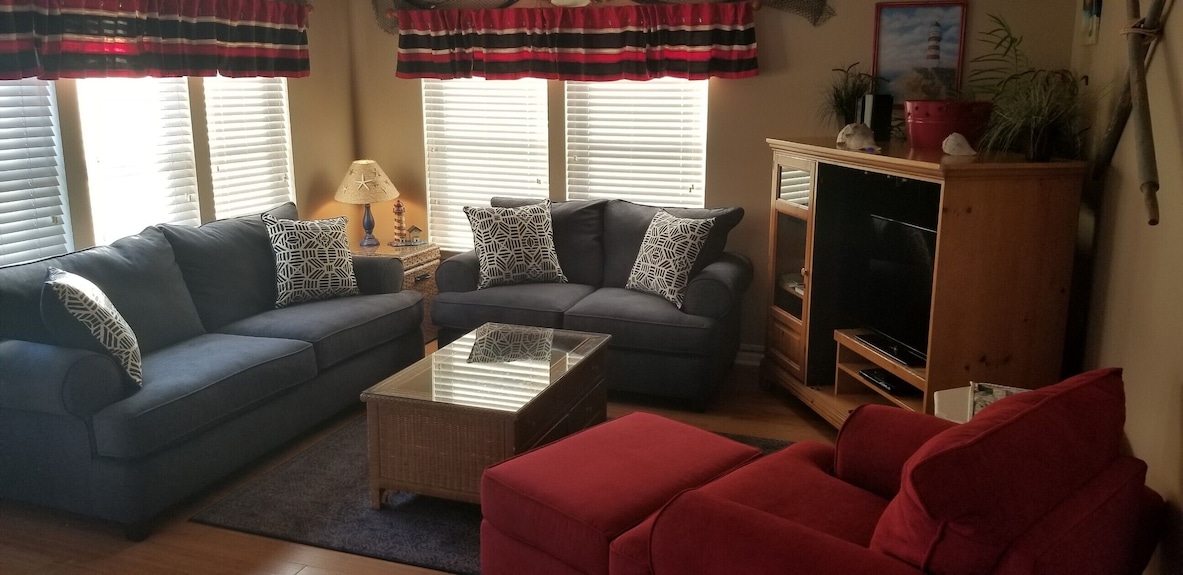 Familyfriendly Oceanview Home 4br/3ba Steps To Beach Sleeps 810 - Surfside Beach, SC