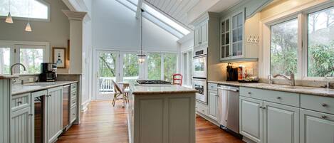 Refrigerador, microondas, horno, placa de cocina