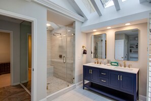 Combined shower/bathtub, hair dryer, towels, soap