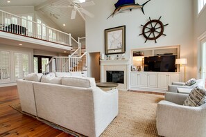 Smart TV, DVD player, table football, ping pong