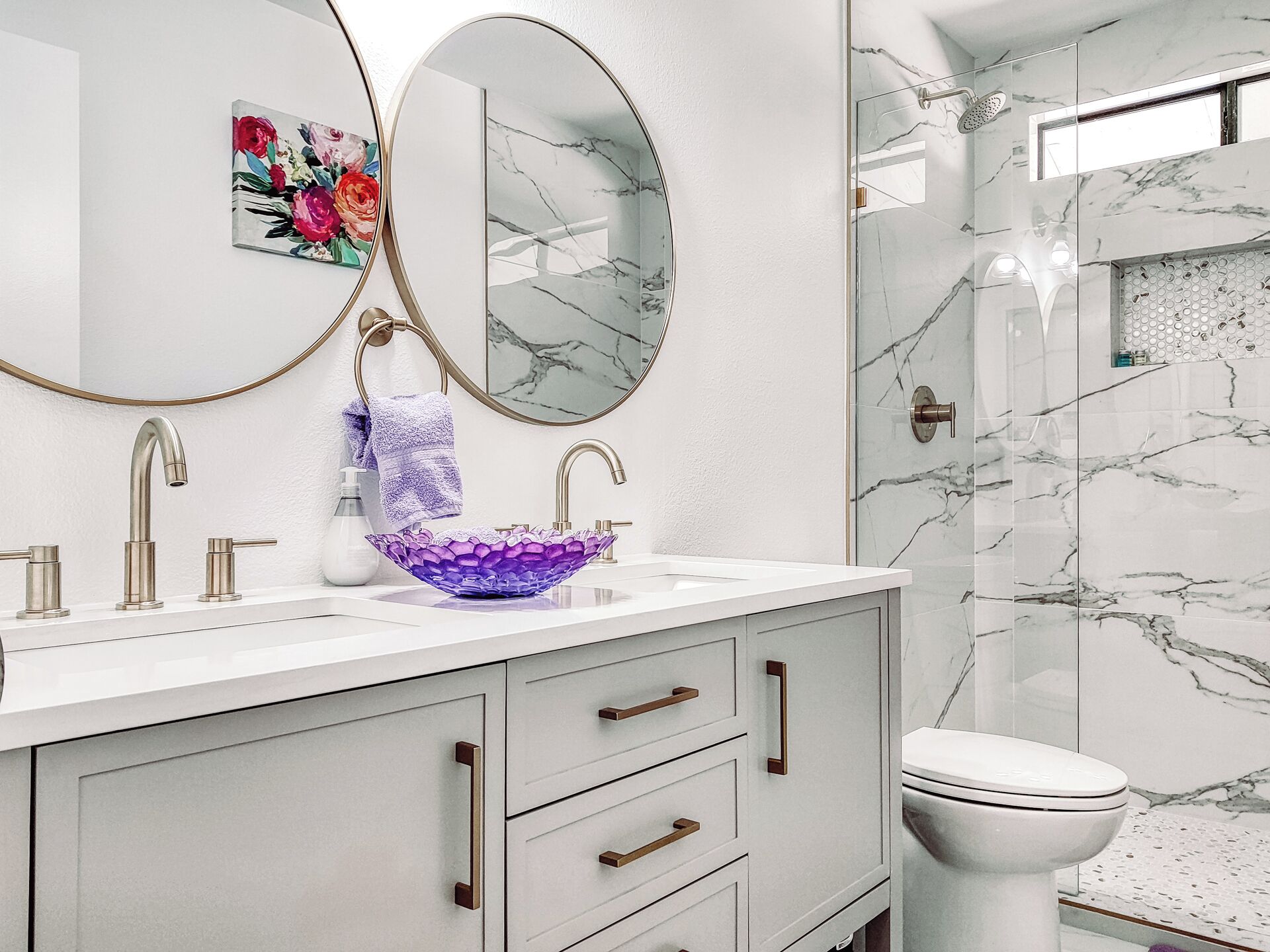 Bathtub, jetted tub, hair dryer, towels