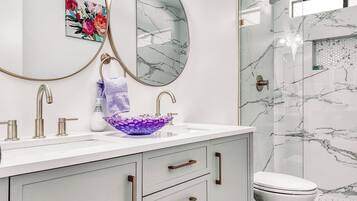 Bathtub, jetted tub, hair dryer, towels