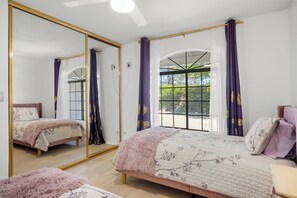 4 bedrooms, iron/ironing board, free WiFi, bed sheets