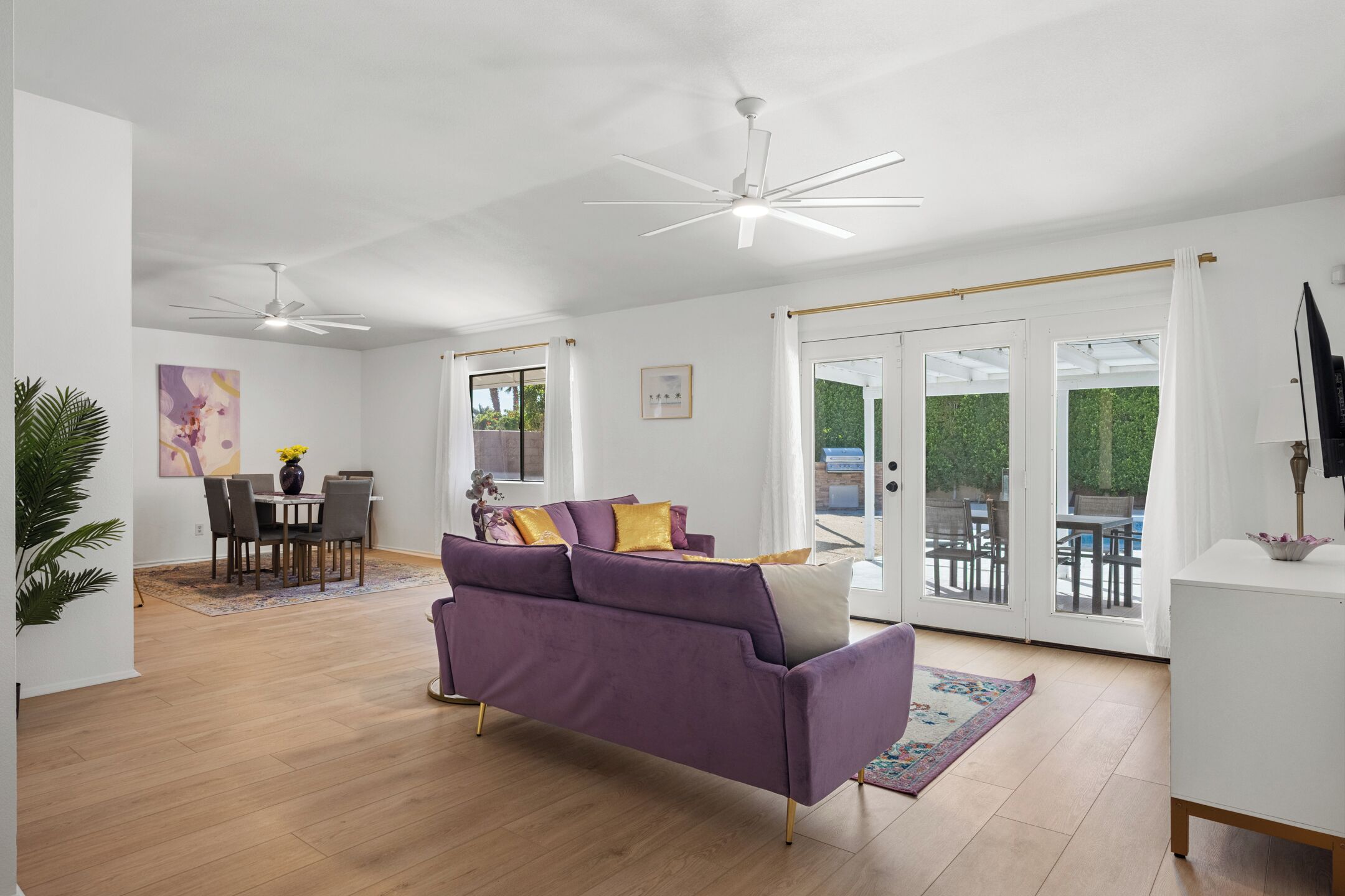 Smart TV, fireplace, DVD player, ping pong