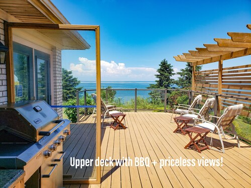 Amazing LakeHouse with Hot Tub