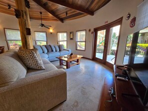 TV - Ground floor Beach Home with easy access to beach and pool. (San Pedro)