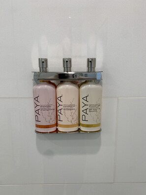 Three bottles of Paya shampoo and conditioner on a wall-mounted rack. - Beautiful Updated Kawama Townhouse. Marina, boat ramp, lagoon and pools. (Key Largo)