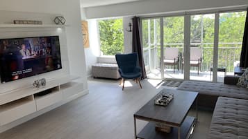 Smart TV, music library