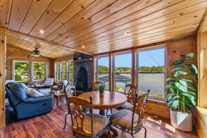 Interior - Lakefront! Private Dock, Hot Tub, Kayaks, Fire Pit, Pool, Games (Tobyhanna)