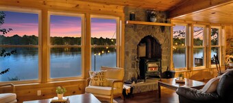 Lakefront! Private Dock, Hot Tub, Kayaks, Fire Pit, Pool, Games