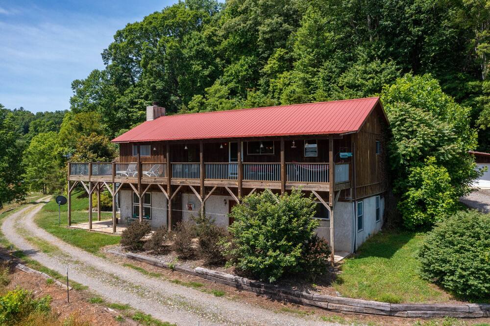 PERSIMMON GREEN FARMSTEAD