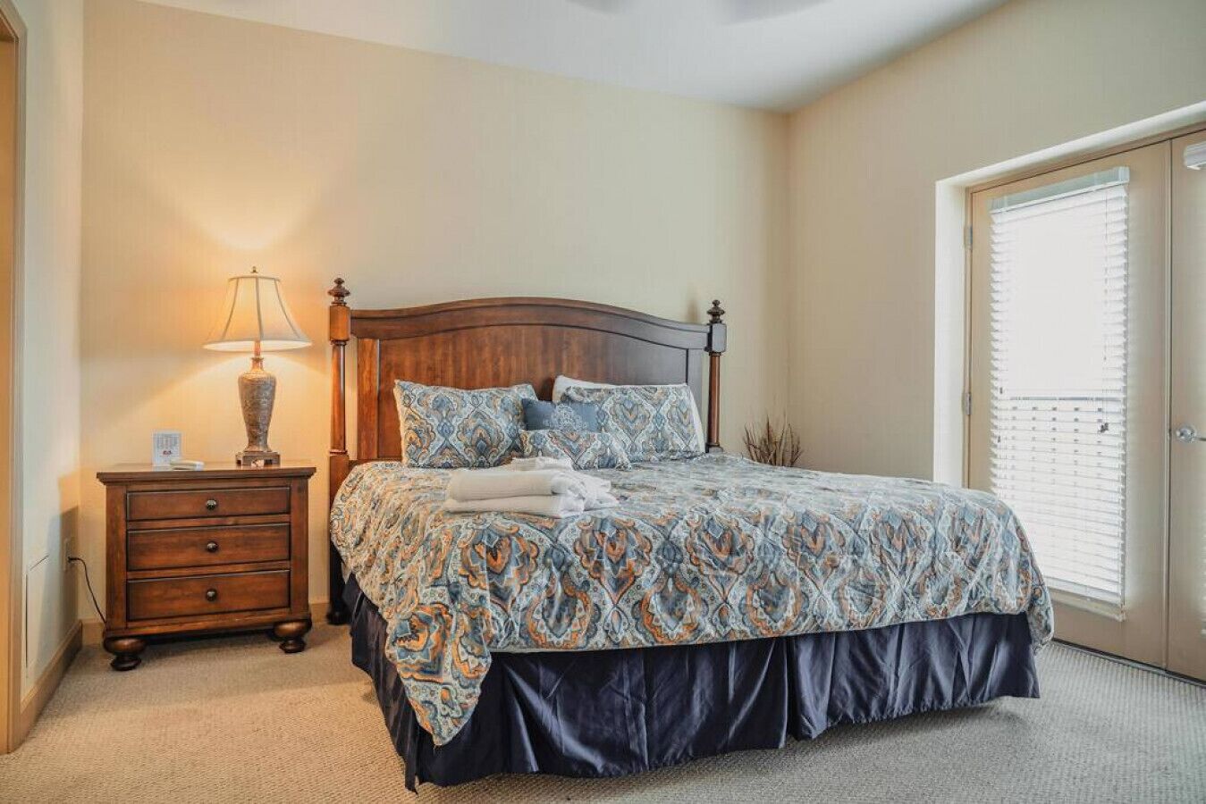 2 habitaciones, escritorio, tabla de planchar con plancha y wifi gratis 