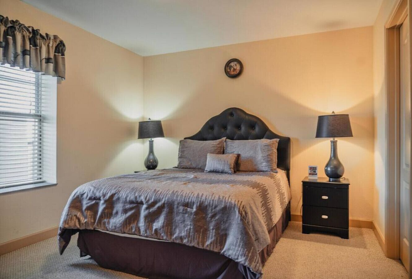 2 habitaciones, escritorio, tabla de planchar con plancha y wifi gratis 