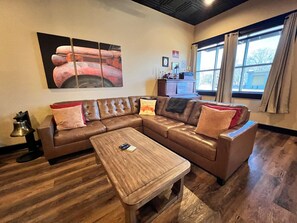 Unclassified image, 5 of 33, button