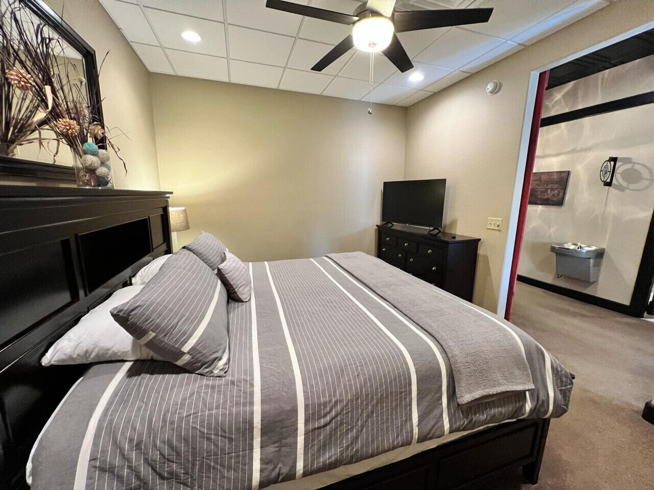 4 bedrooms, iron/ironing board, travel crib, free WiFi