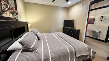 4 bedrooms, iron/ironing board, travel crib, free WiFi