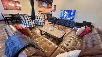 Smart TV, books, stereo