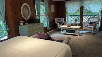 3 bedrooms, free WiFi, bed sheets, wheelchair access