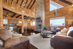 Televisión, chimenea y futbolito 