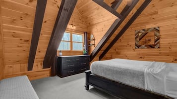 5 bedrooms, WiFi (free), bed sheets