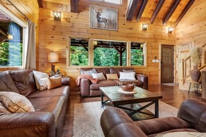 Living Room / Lounge - Arrow Ridge at Hocking Hills (Sugar Grove)