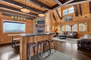 TV, fireplace, foosball - Arrow Ridge at Hocking Hills (Sugar Grove)