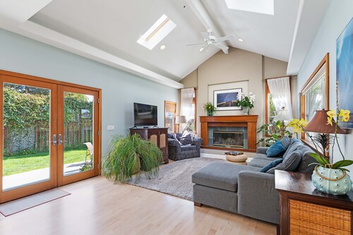  SUNNY WARM SPRING DAYS @ 26TH AVE BEACH HOUSE
 HOT TUB, GARDEN, FAMILY FRIENDLY