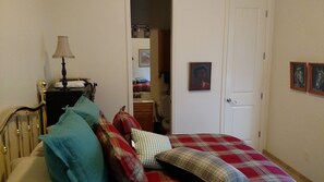 Iron/ironing board, free WiFi, bed sheets, wheelchair access - Private Room in Beautiful Desert Hills Az (Phoenix)