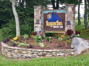 Property grounds - Ski In Ski Out Condo on Sugar Mountain- Ready to Explore The High Country (Sugar Mountain)