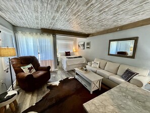 Free WiFi, bed sheets - Luxury Ski-In/Ski-Out Mountain Retreat Stunning Views, Pool, Hot Tub & Sauna... (Sugar Mountain)