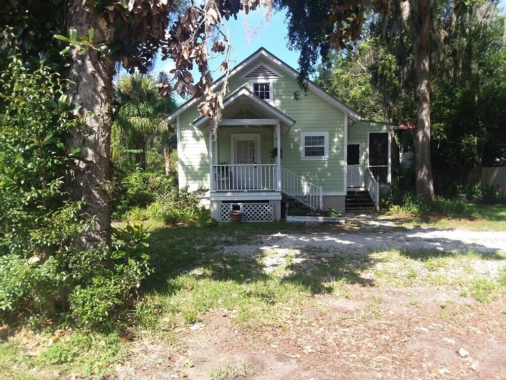NEW COASTAL GEM IN THE HISTORIC DISTRICT! CLOSE TO BEACHES AND DOWNTOWN CHARM!