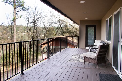  Country Setting in the Heart of Gold Country - Yet close to it all