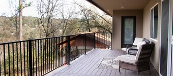  Country Setting in the Heart of Gold Country - Yet close to it all