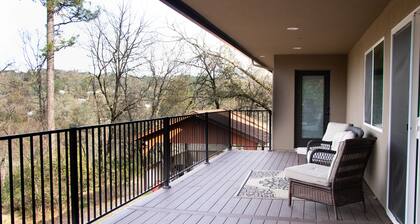 Country Setting in the Heart of Gold Country - Yet close to it all