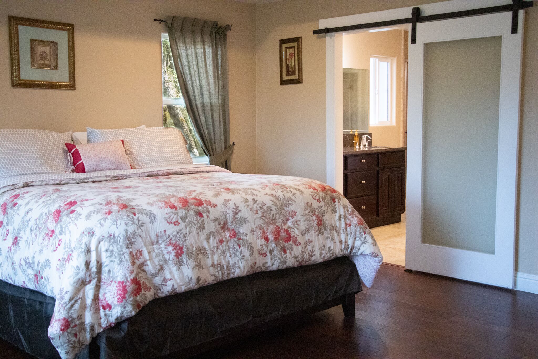 3 Schlafzimmer, Bügeleisen/Bügelbrett, Reisekinderbett, Bettwäsche