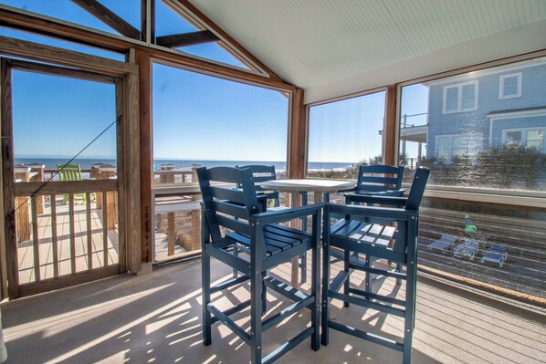 屋外ダイニングエリア