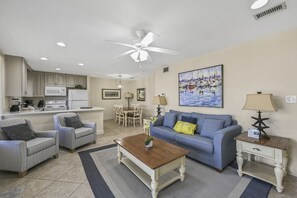 TV, lettore DVD, libri, videoteca