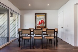 Dining - Courchevel #9, 2 Bedroom + Loft! Steps to Canyon Lodge, short walk to Canyon Lodge - EV Charger Plug (Mammoth Lakes)