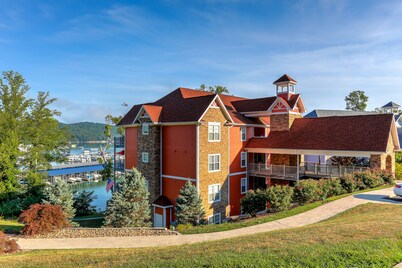 Serenity Now at Stardust Marina - No steps to condo.