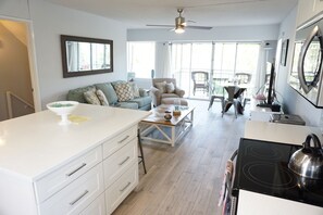 Älytelevisio, DVD-soitin, musiikkikirjasto, videokirjasto