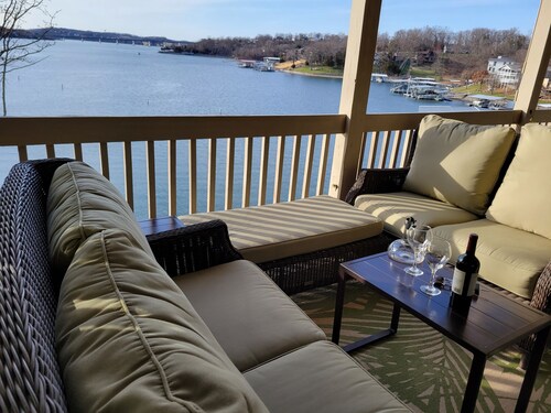 Water Front Boat Slip erhältlich. 3 Pools. 3 bett, 3 bad, in einer ebene gehen !!