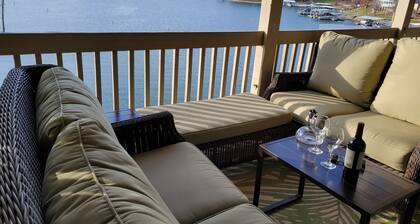 Water Front Boat Slip erhältlich. 3 Pools. 3 bett, 3 bad, in einer ebene gehen !!