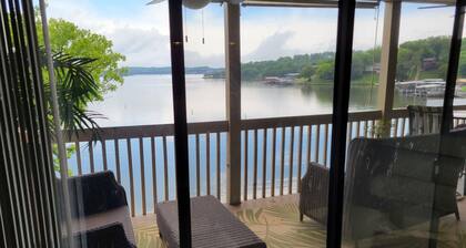 3 pools/swim docks/Waterfront walk-in. 5 STAR 3 BR/3 BTH Sleep 3 POOLS 10% off