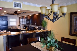Dining - Shores Club 506-Owner Managed-Available weekly 7/18-25; 8/1-8; 8/15-22; 8/22-29 (Daytona Beach Shores)