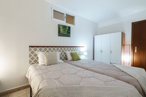 2 bedrooms, iron/ironing board, travel crib, free WiFi - Apartment in a House (Tavira)