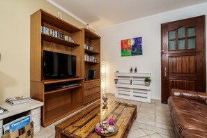 TV, DVD player, books, video library - Apartment in a House (Tavira)