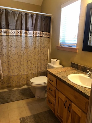 Combined shower/tub, towels, soap, shampoo