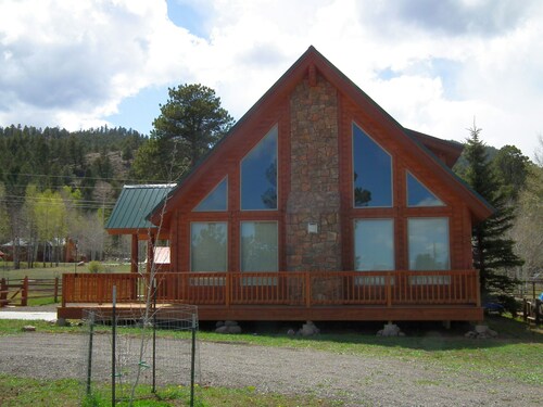 Fir Oasis Cozy Mountain Cabin