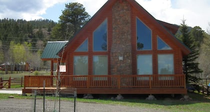 Fir Oasis Cozy Mountain Cabin