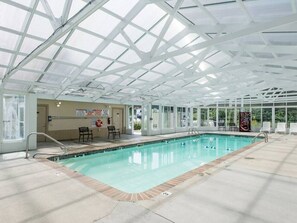 Piscina interna, piscina aquecida